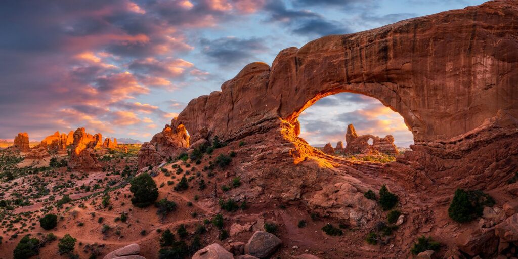 woestijnlandschap van het Arches National Park in Utah, een van de 'Mighty Five' nationale parken in die Amerikaanse staat