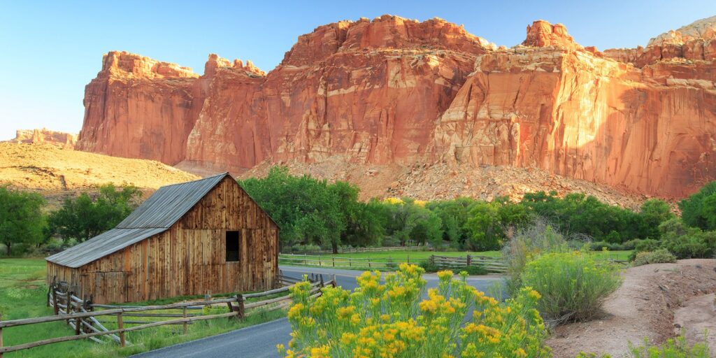 het Capitol Reef National Park in Utah, Verenigde Staten, een gebied dat bekend staat om zijn indrukwekkende geologie
