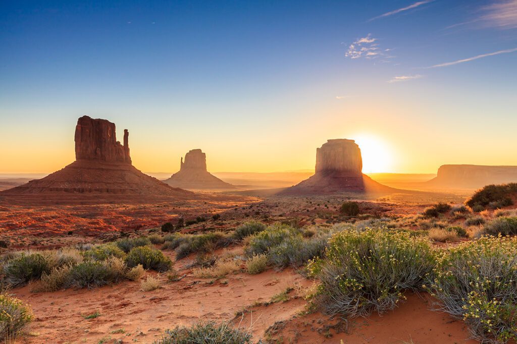 zandsteenformaties van Monument Valley Navajo Tribal Park, gelegen op de grens van Arizona en Utah in de Verenigde Staten