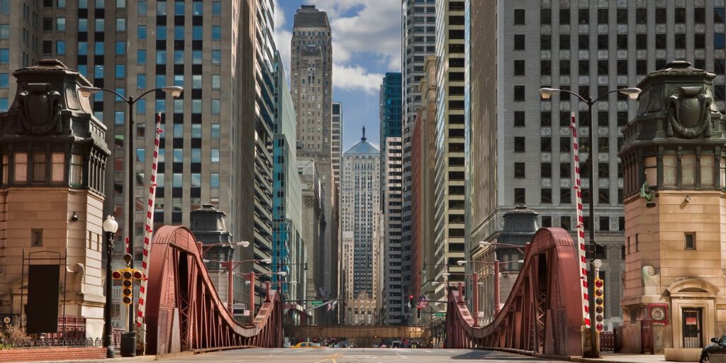 het centrum van Chicago, specifiek een blik op LaSalle Street vanaf de LaSalle Street Bridge.