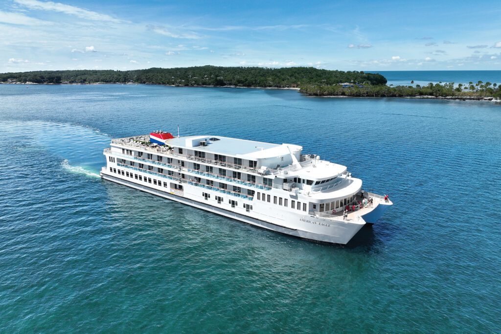 American Eagle ship van Boston tot New York aan het varen