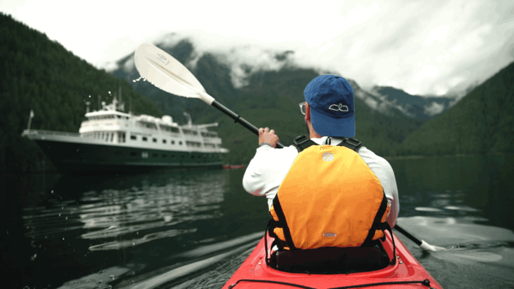 kajakken in mistige fjorden nationaal momument